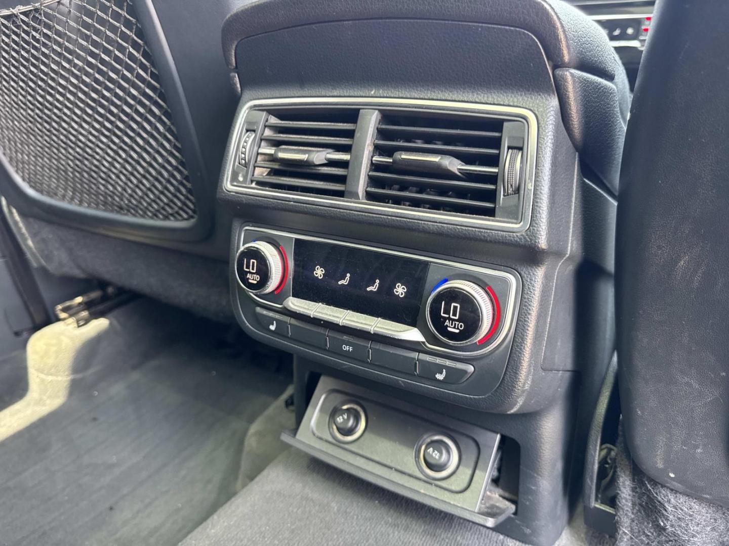 2017 Silver /Black Audi Q7 3.0 TFSI Premium Plus (WA1LAAF7XHD) , Automatic transmission, located at 6904 Johnston St., Lafayette, LA, 70503, (337) 988-1960, 30.143589, -92.100601- Photo#10