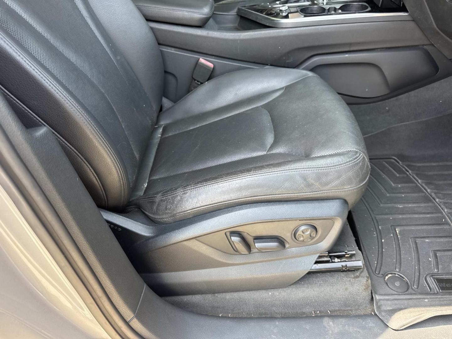 2017 Silver /Black Audi Q7 3.0 TFSI Premium Plus (WA1LAAF7XHD) , Automatic transmission, located at 6904 Johnston St., Lafayette, LA, 70503, (337) 988-1960, 30.143589, -92.100601- Photo#12