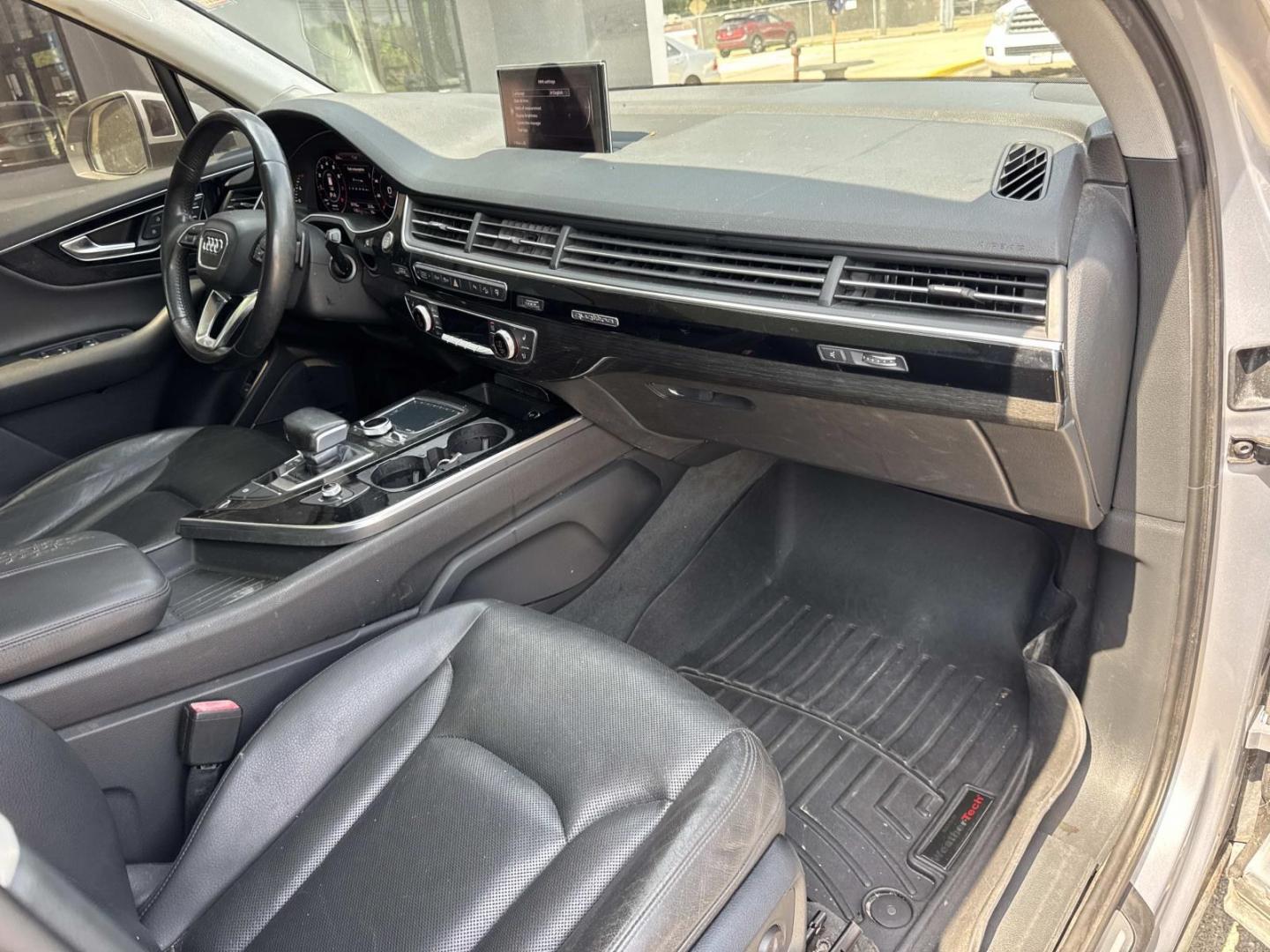 2017 Silver /Black Audi Q7 3.0 TFSI Premium Plus (WA1LAAF7XHD) , Automatic transmission, located at 6904 Johnston St., Lafayette, LA, 70503, (337) 988-1960, 30.143589, -92.100601- Photo#13