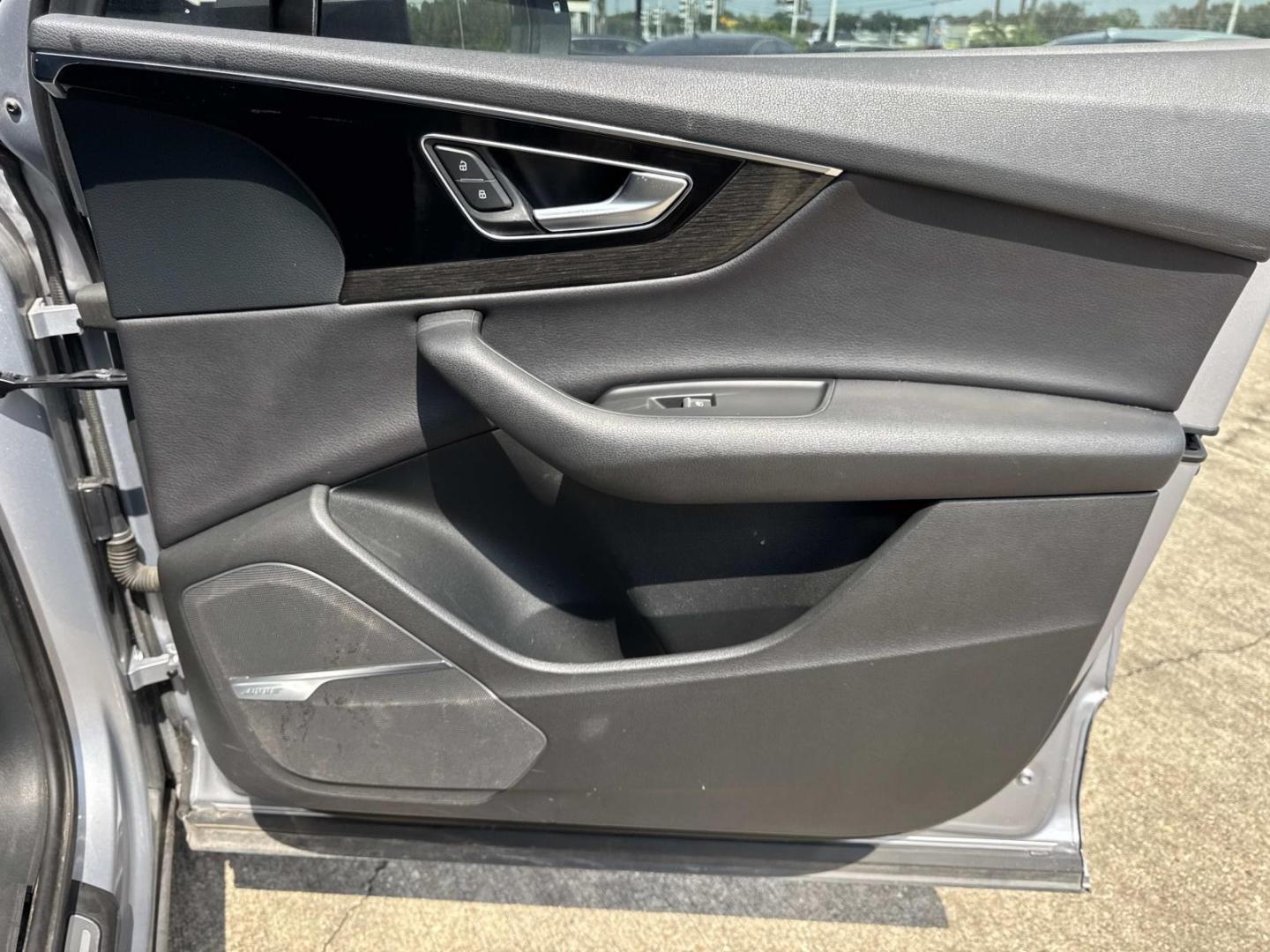 2017 Silver /Black Audi Q7 3.0 TFSI Premium Plus (WA1LAAF7XHD) , Automatic transmission, located at 6904 Johnston St., Lafayette, LA, 70503, (337) 988-1960, 30.143589, -92.100601- Photo#14