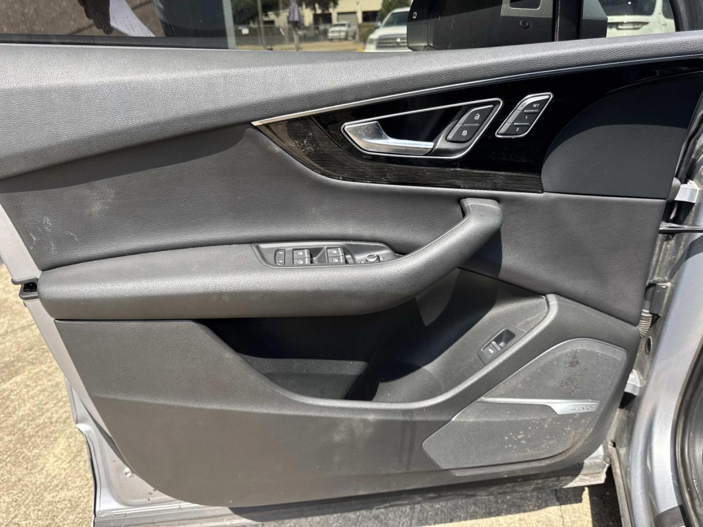 2017 Silver /Black Audi Q7 3.0 TFSI Premium Plus (WA1LAAF7XHD) , Automatic transmission, located at 6904 Johnston St., Lafayette, LA, 70503, (337) 988-1960, 30.143589, -92.100601- Photo#19