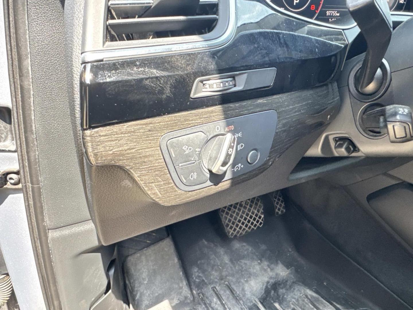 2017 Silver /Black Audi Q7 3.0 TFSI Premium Plus (WA1LAAF7XHD) , Automatic transmission, located at 6904 Johnston St., Lafayette, LA, 70503, (337) 988-1960, 30.143589, -92.100601- Photo#21