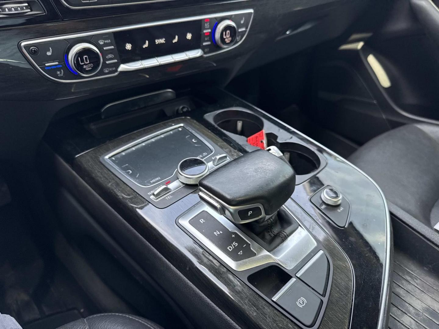 2017 Silver /Black Audi Q7 3.0 TFSI Premium Plus (WA1LAAF7XHD) , Automatic transmission, located at 6904 Johnston St., Lafayette, LA, 70503, (337) 988-1960, 30.143589, -92.100601- Photo#27