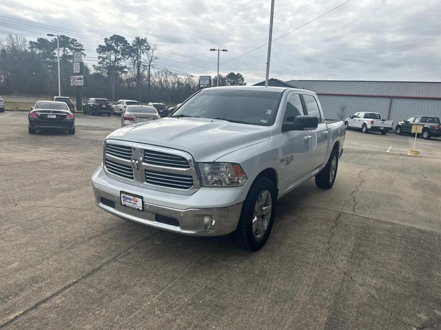 2019 White /Gray Ram 1500 Classic Lone Star 4x2 Crew Cab 5'7 Box (1C6RR6LT1KS) , Automatic transmission, located at 6904 Johnston St., Lafayette, LA, 70503, (337) 988-1960, 30.143589, -92.100601 - Photo#4