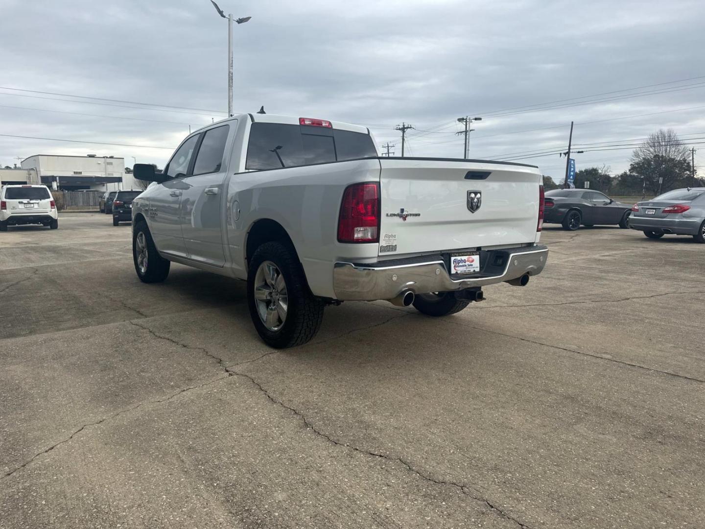 2019 White /Gray Ram 1500 Classic Lone Star 4x2 Crew Cab 5'7 Box (1C6RR6LT1KS) , Automatic transmission, located at 6904 Johnston St., Lafayette, LA, 70503, (337) 988-1960, 30.143589, -92.100601 - Photo#8