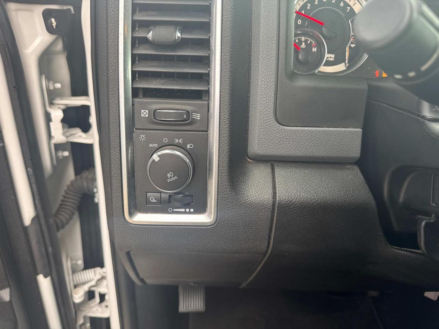 2019 White /Gray Ram 1500 Classic Lone Star 4x2 Crew Cab 5'7 Box (1C6RR6LT1KS) , Automatic transmission, located at 6904 Johnston St., Lafayette, LA, 70503, (337) 988-1960, 30.143589, -92.100601 - Photo#26