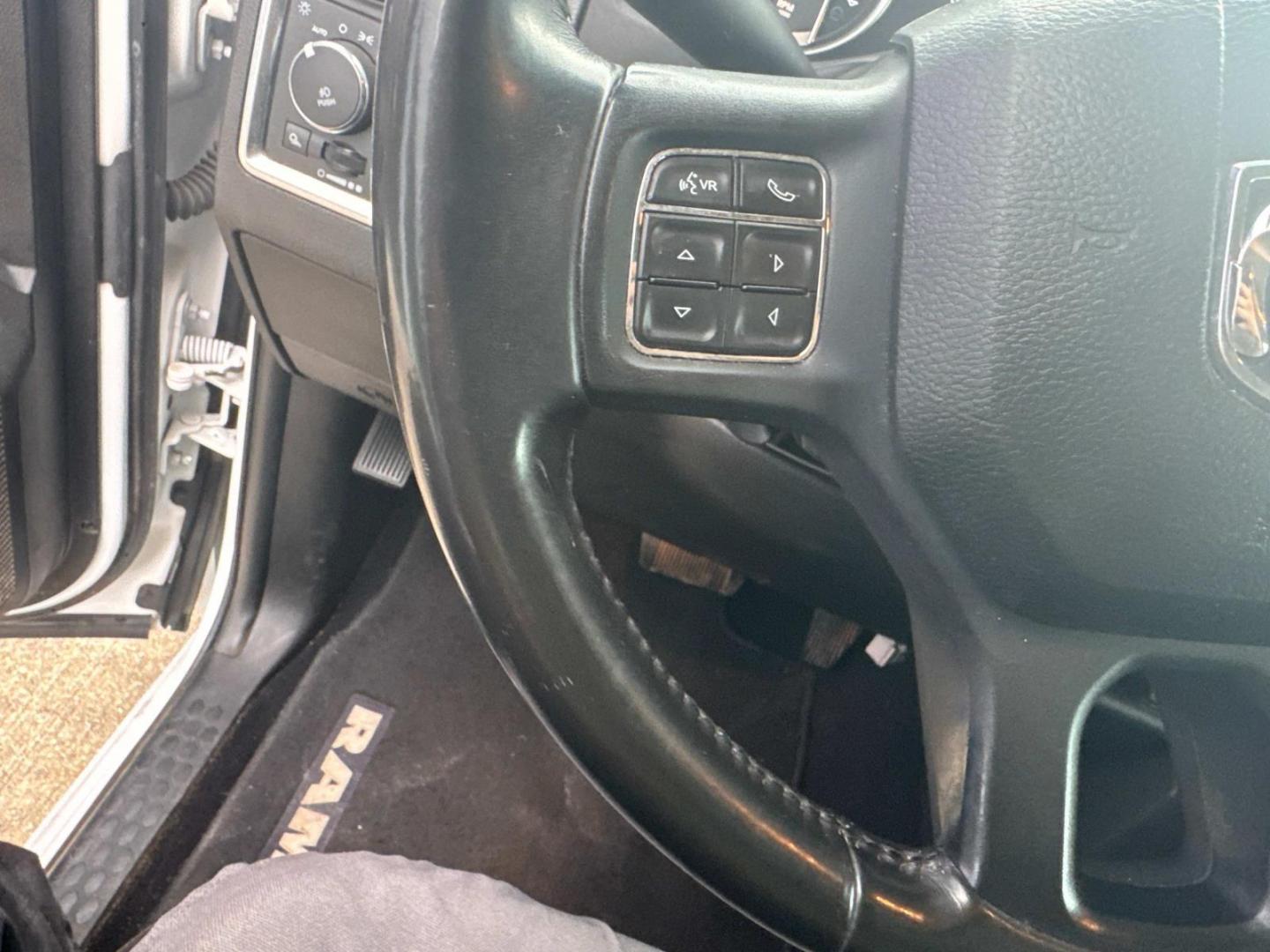 2019 White /Gray Ram 1500 Classic Lone Star 4x2 Crew Cab 5'7 Box (1C6RR6LT1KS) , Automatic transmission, located at 6904 Johnston St., Lafayette, LA, 70503, (337) 988-1960, 30.143589, -92.100601 - Photo#29