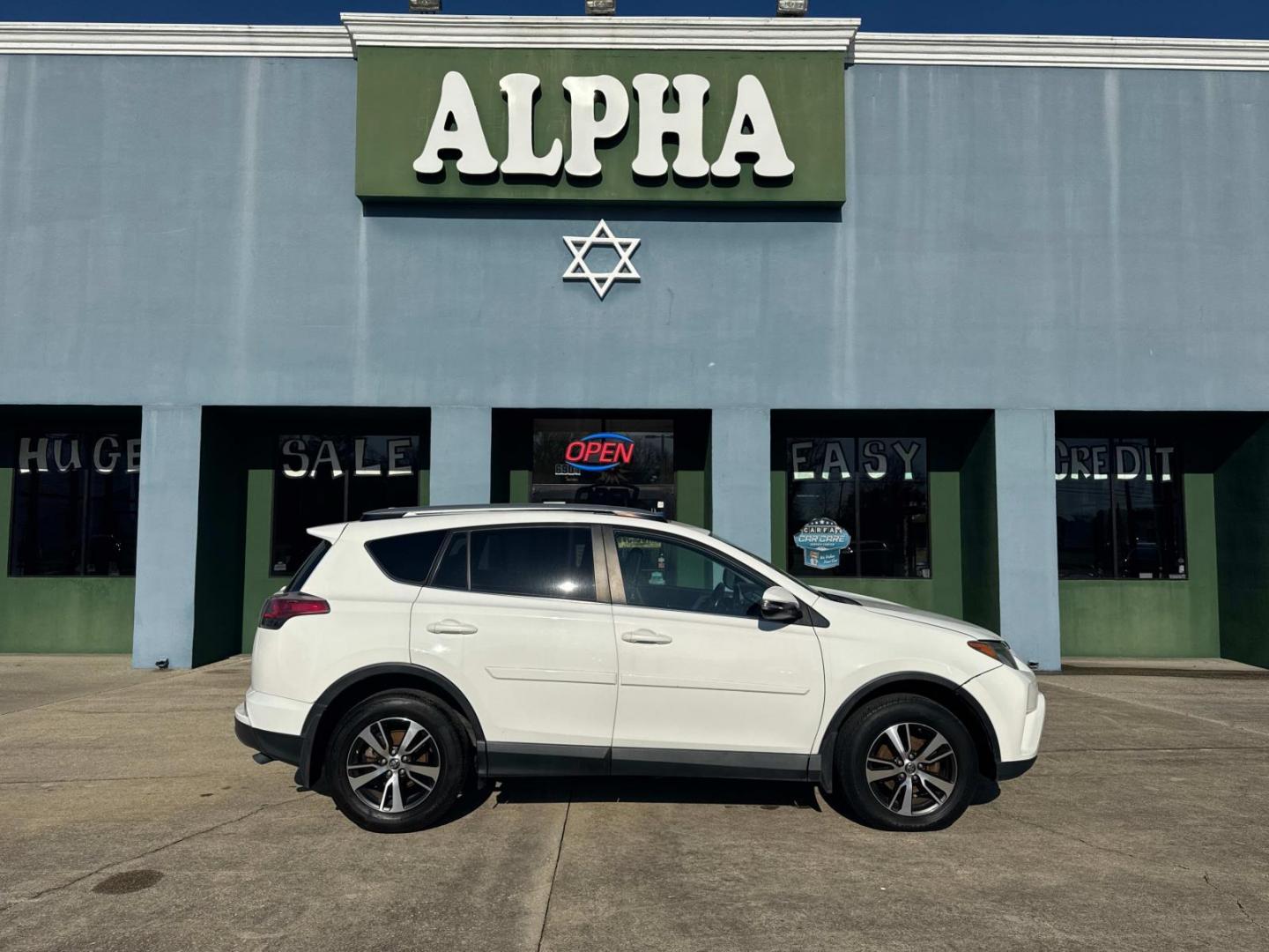 2017 White /Ash Toyota RAV4 XLE FWD (Natl) (JTMWFREV4HJ) , N/A transmission, located at 6904 Johnston St., Lafayette, LA, 70503, (337) 988-1960, 30.143589, -92.100601 - Photo#0