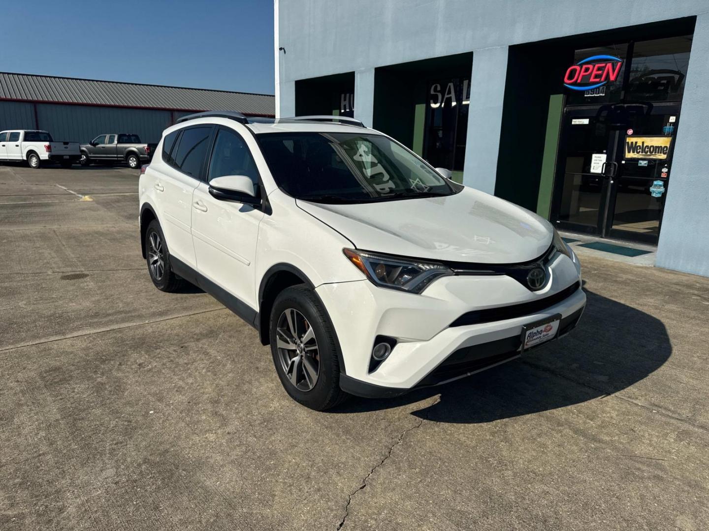 2017 White /Ash Toyota RAV4 XLE FWD (Natl) (JTMWFREV4HJ) , N/A transmission, located at 6904 Johnston St., Lafayette, LA, 70503, (337) 988-1960, 30.143589, -92.100601 - Photo#1