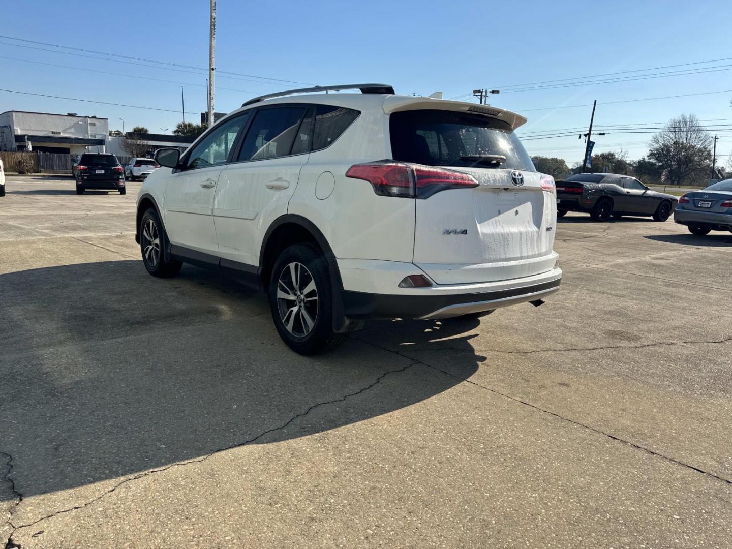 2017 White /Ash Toyota RAV4 XLE FWD (Natl) (JTMWFREV4HJ) , N/A transmission, located at 6904 Johnston St., Lafayette, LA, 70503, (337) 988-1960, 30.143589, -92.100601 - Photo#8