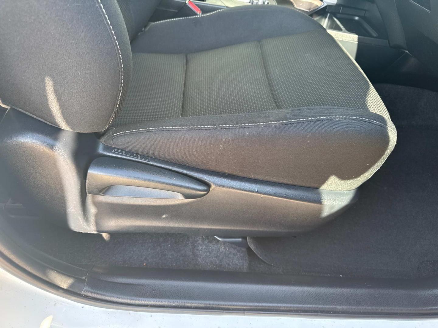 2017 White /Ash Toyota RAV4 XLE FWD (Natl) (JTMWFREV4HJ) , N/A transmission, located at 6904 Johnston St., Lafayette, LA, 70503, (337) 988-1960, 30.143589, -92.100601 - Photo#16
