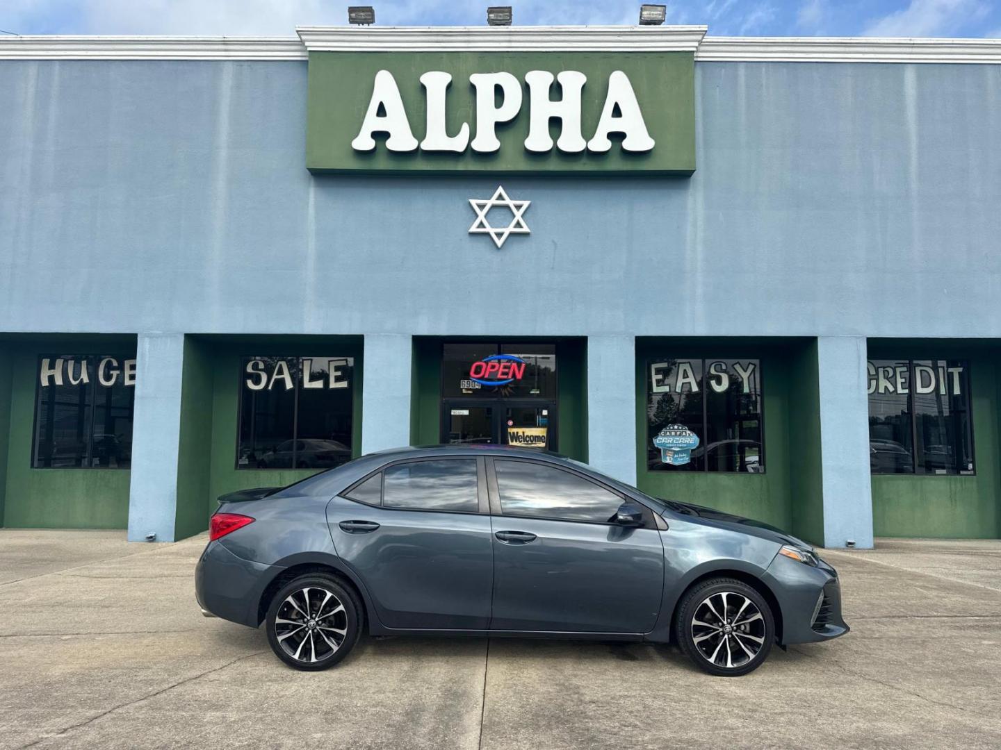2018 Blue Crush Metallic /Black Toyota Corolla SE Manual (Natl) (5YFBURHE9JP) , N/A transmission, located at 6904 Johnston St., Lafayette, LA, 70503, (337) 988-1960, 30.143589, -92.100601 - Photo#0