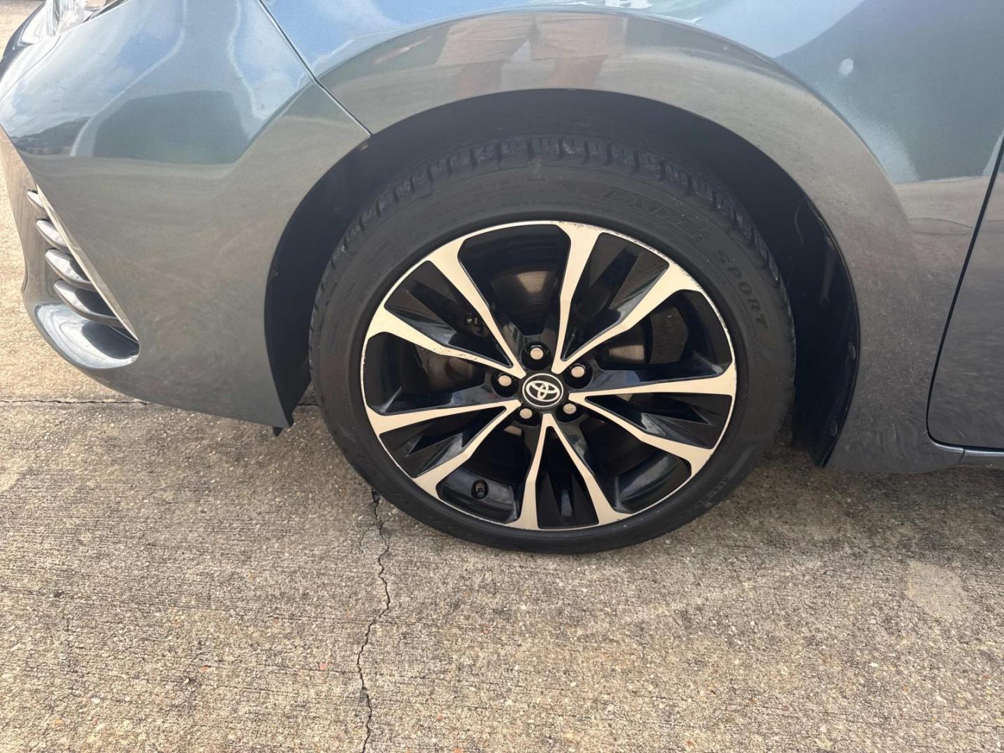 2018 Blue Crush Metallic /Black Toyota Corolla SE Manual (Natl) (5YFBURHE9JP) , N/A transmission, located at 6904 Johnston St., Lafayette, LA, 70503, (337) 988-1960, 30.143589, -92.100601 - Photo#6