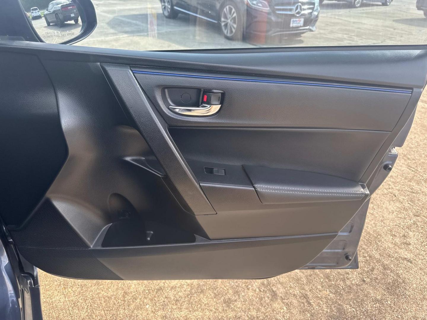 2018 Blue Crush Metallic /Black Toyota Corolla SE Manual (Natl) (5YFBURHE9JP) , N/A transmission, located at 6904 Johnston St., Lafayette, LA, 70503, (337) 988-1960, 30.143589, -92.100601 - Photo#17