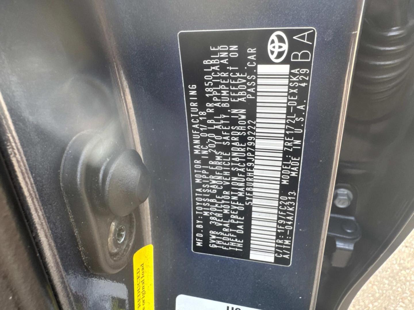2018 Blue Crush Metallic /Black Toyota Corolla SE Manual (Natl) (5YFBURHE9JP) , N/A transmission, located at 6904 Johnston St., Lafayette, LA, 70503, (337) 988-1960, 30.143589, -92.100601 - Photo#20