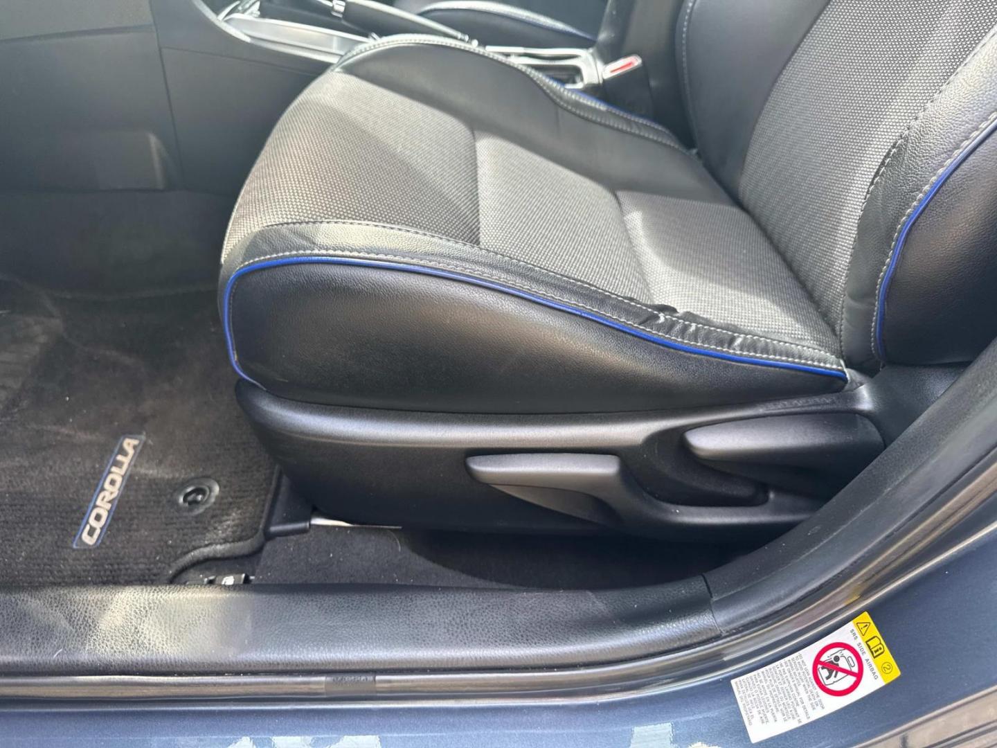 2018 Blue Crush Metallic /Black Toyota Corolla SE Manual (Natl) (5YFBURHE9JP) , N/A transmission, located at 6904 Johnston St., Lafayette, LA, 70503, (337) 988-1960, 30.143589, -92.100601 - Photo#22