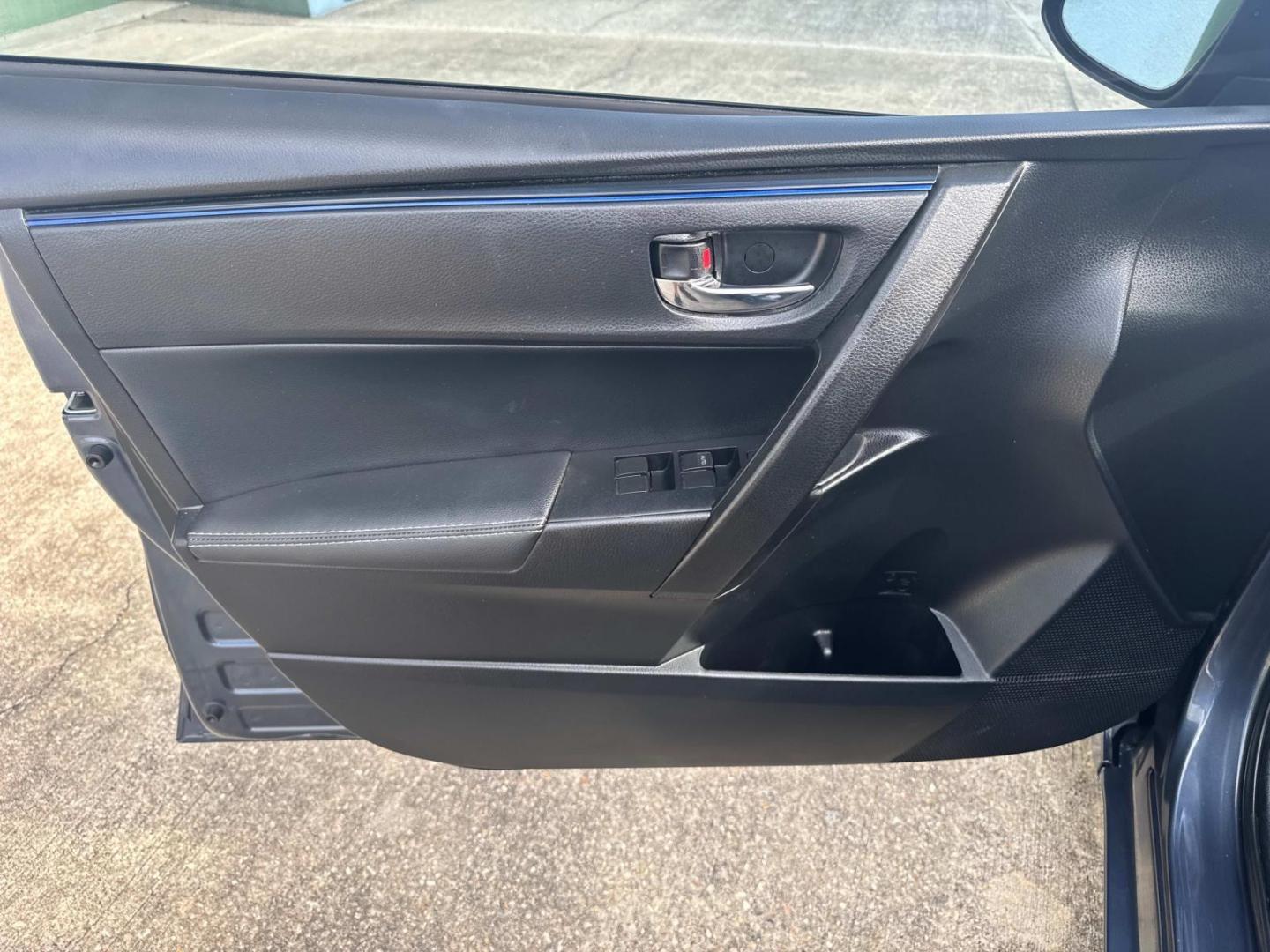 2018 Blue Crush Metallic /Black Toyota Corolla SE Manual (Natl) (5YFBURHE9JP) , N/A transmission, located at 6904 Johnston St., Lafayette, LA, 70503, (337) 988-1960, 30.143589, -92.100601 - Photo#24