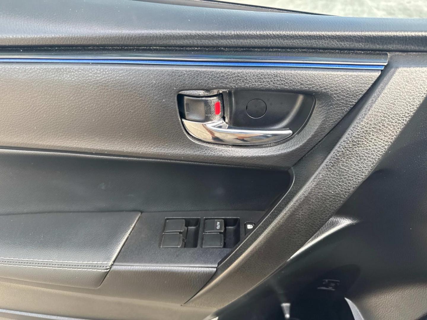 2018 Blue Crush Metallic /Black Toyota Corolla SE Manual (Natl) (5YFBURHE9JP) , N/A transmission, located at 6904 Johnston St., Lafayette, LA, 70503, (337) 988-1960, 30.143589, -92.100601 - Photo#25