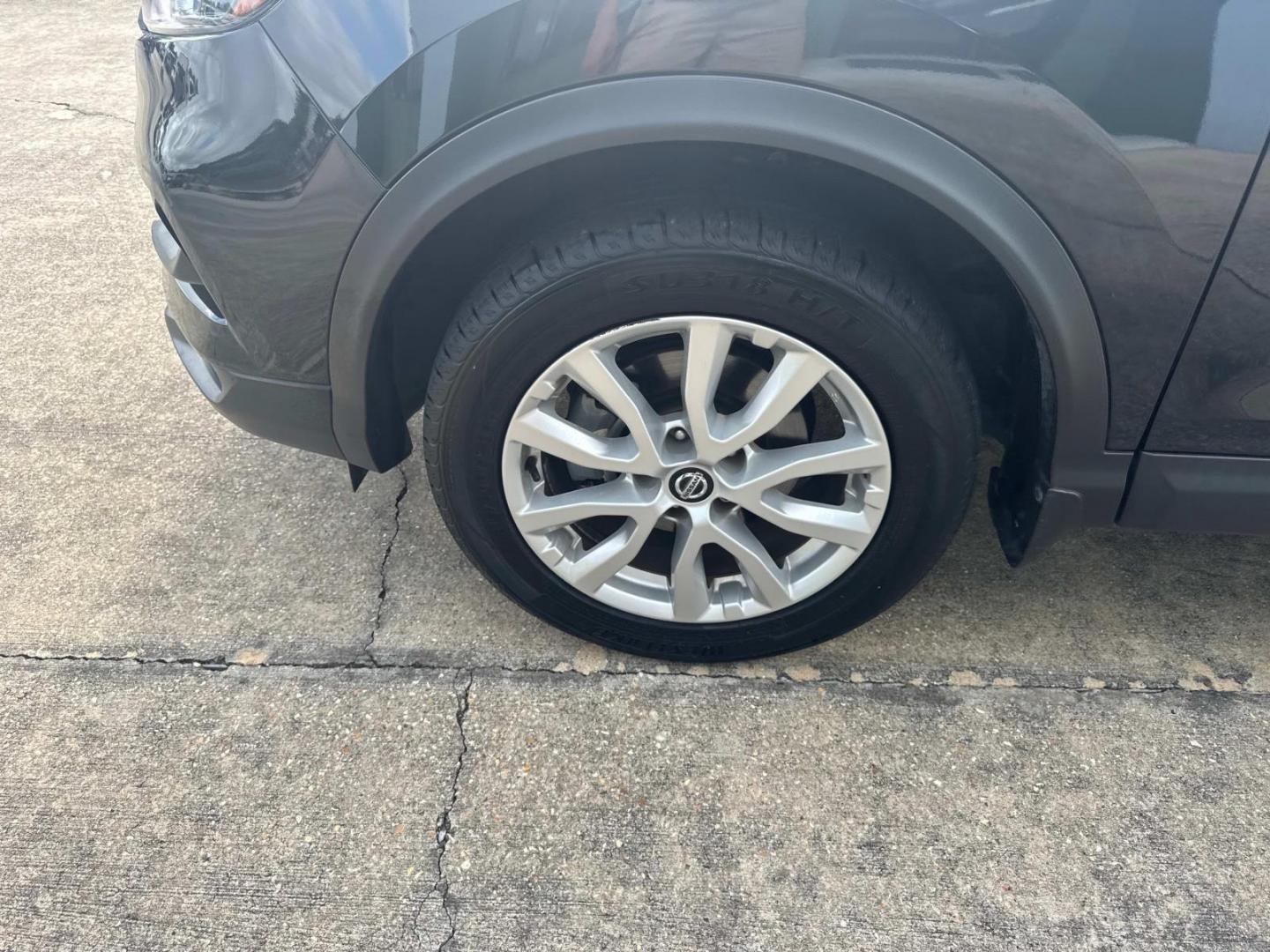 2020 Black /Black Nissan Rogue Sport FWD SV (JN1BJ1CV7LW) , Automatic transmission, located at 6904 Johnston St., Lafayette, LA, 70503, (337) 988-1960, 30.143589, -92.100601 - Photo#5