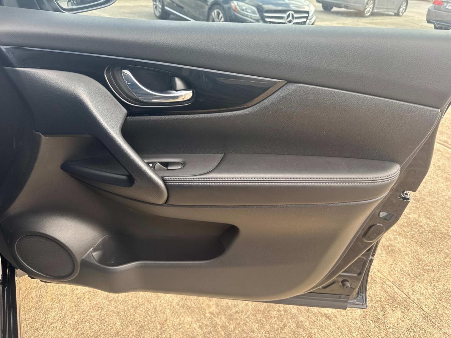 2020 Black /Black Nissan Rogue Sport FWD SV (JN1BJ1CV7LW) , Automatic transmission, located at 6904 Johnston St., Lafayette, LA, 70503, (337) 988-1960, 30.143589, -92.100601 - Photo#17