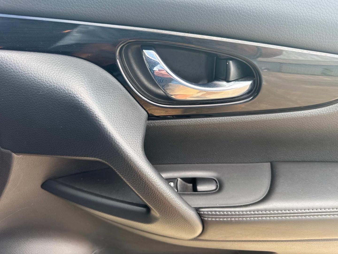 2020 Black /Black Nissan Rogue Sport FWD SV (JN1BJ1CV7LW) , Automatic transmission, located at 6904 Johnston St., Lafayette, LA, 70503, (337) 988-1960, 30.143589, -92.100601 - Photo#18