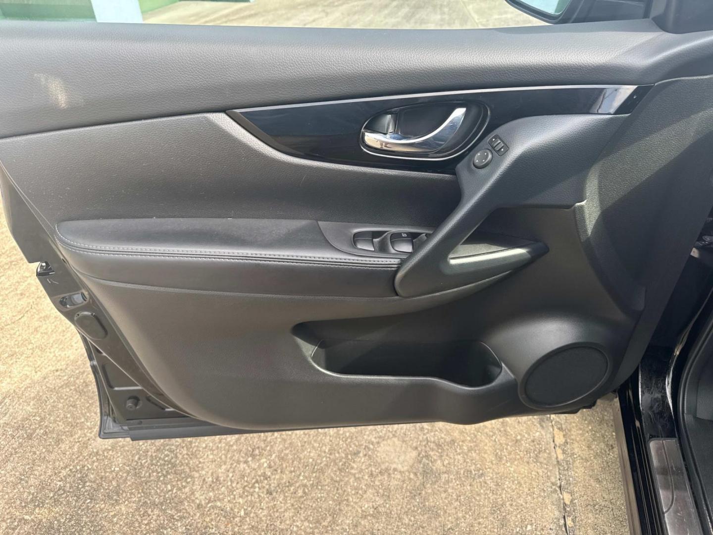 2020 Black /Black Nissan Rogue Sport FWD SV (JN1BJ1CV7LW) , Automatic transmission, located at 6904 Johnston St., Lafayette, LA, 70503, (337) 988-1960, 30.143589, -92.100601 - Photo#23