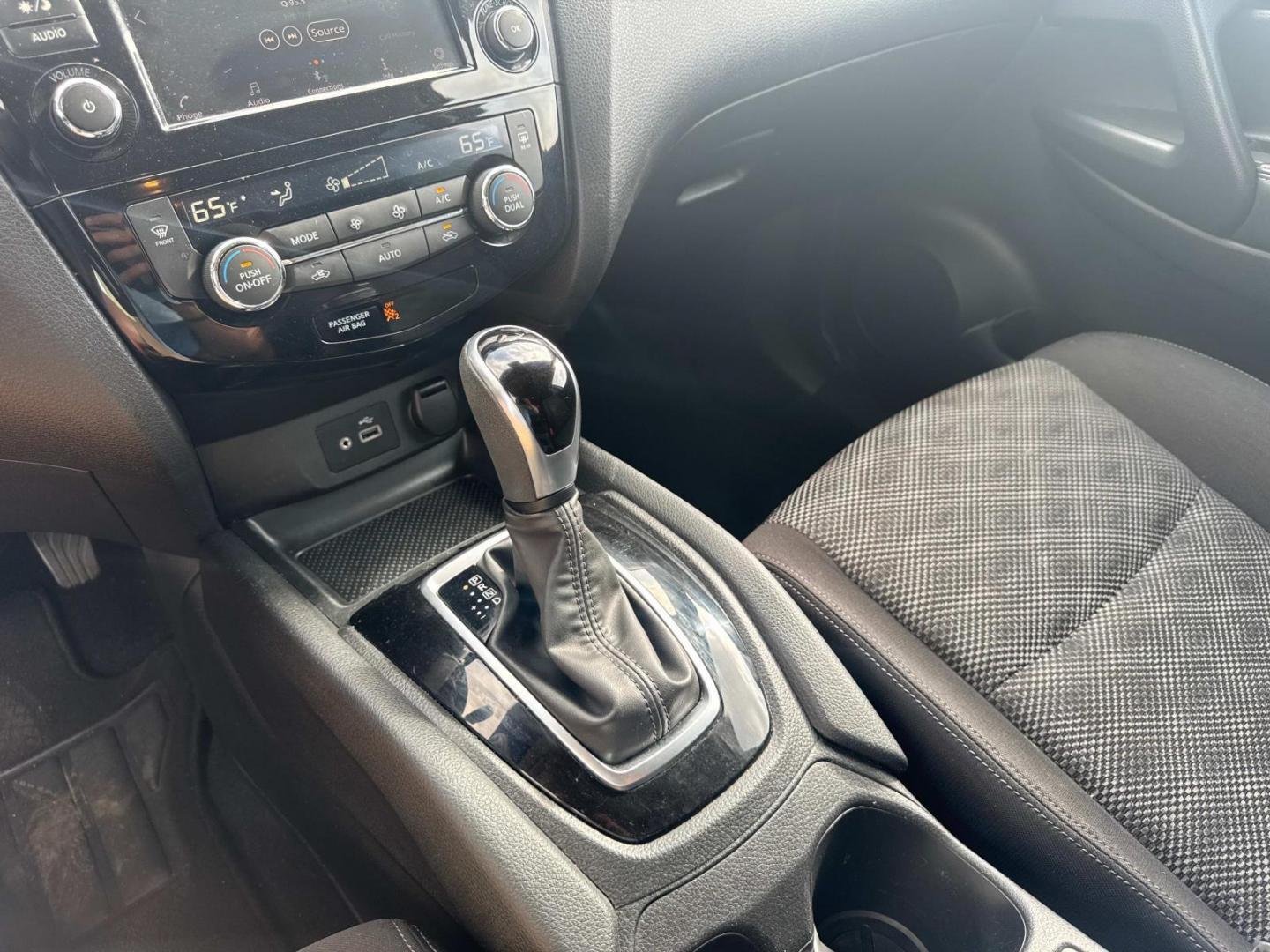 2020 Black /Black Nissan Rogue Sport FWD SV (JN1BJ1CV7LW) , Automatic transmission, located at 6904 Johnston St., Lafayette, LA, 70503, (337) 988-1960, 30.143589, -92.100601 - Photo#31