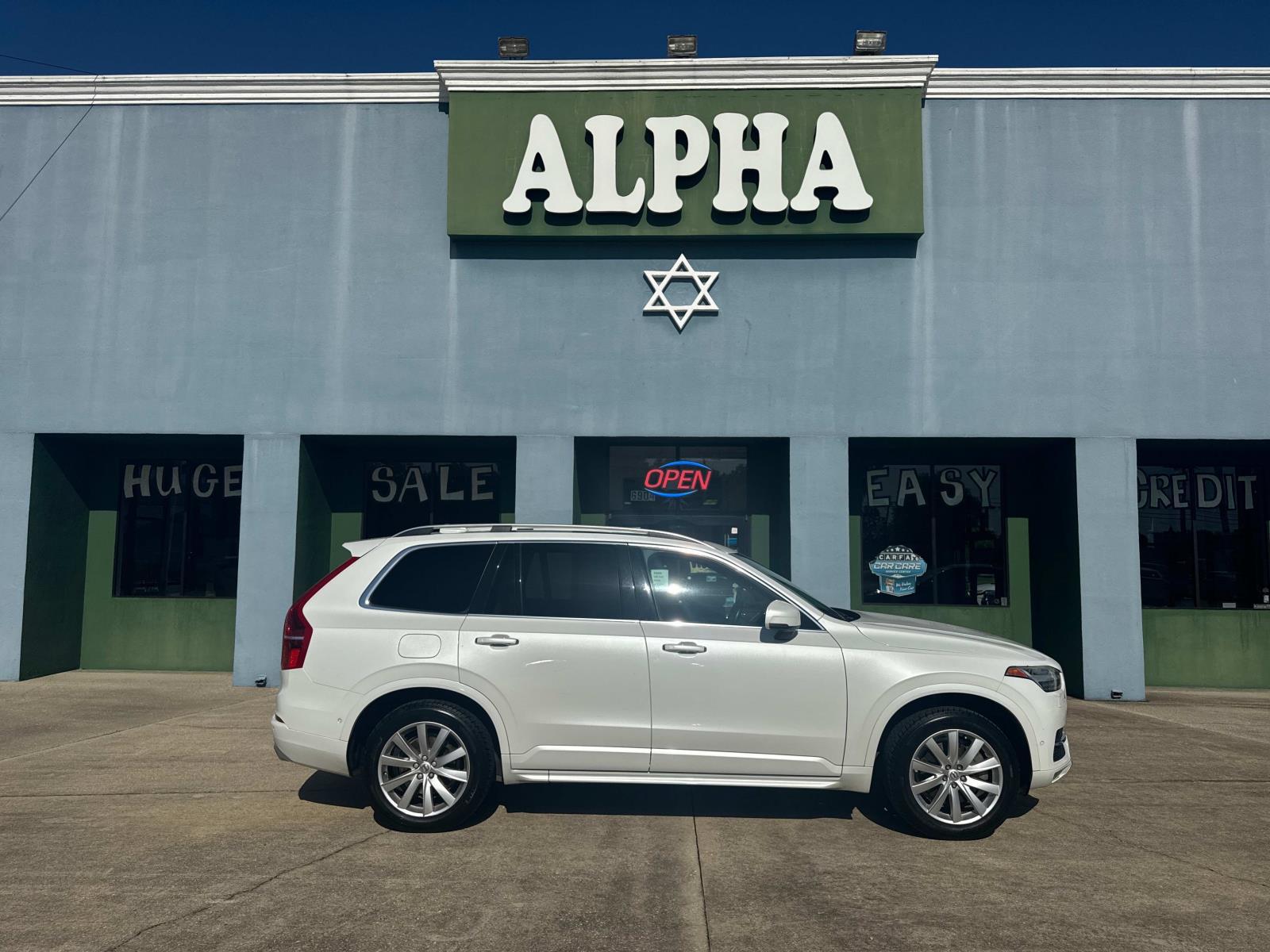 photo of 2017 Volvo XC90 T6 AWD 7-Passenger Momentum