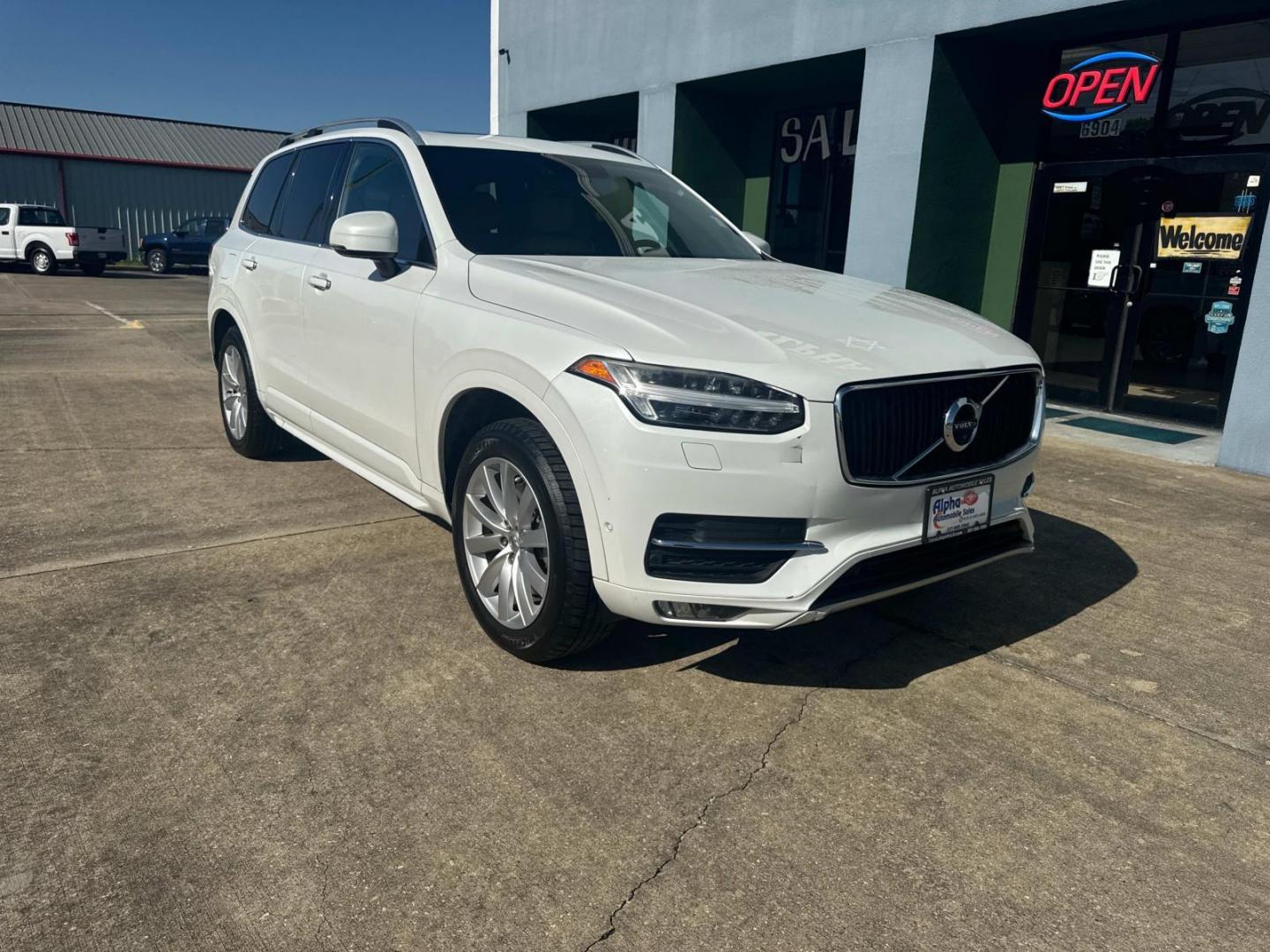 2017 Crystal White Pearl Metallic /Amber Volvo XC90 T6 AWD 7-Passenger Momentum (YV4A22PK3H1) , N/A transmission, located at 6904 Johnston St., Lafayette, LA, 70503, (337) 988-1960, 30.143589, -92.100601 - Photo#1
