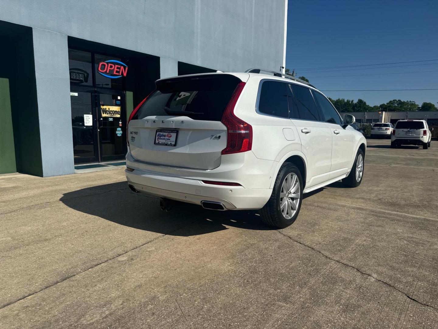 2017 Crystal White Pearl Metallic /Amber Volvo XC90 T6 AWD 7-Passenger Momentum (YV4A22PK3H1) , N/A transmission, located at 6904 Johnston St., Lafayette, LA, 70503, (337) 988-1960, 30.143589, -92.100601 - Photo#12