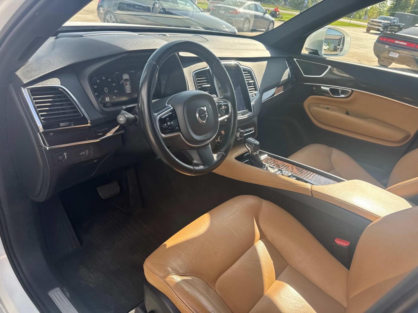 2017 Crystal White Pearl Metallic /Amber Volvo XC90 T6 AWD 7-Passenger Momentum (YV4A22PK3H1) , N/A transmission, located at 6904 Johnston St., Lafayette, LA, 70503, (337) 988-1960, 30.143589, -92.100601 - Photo#24