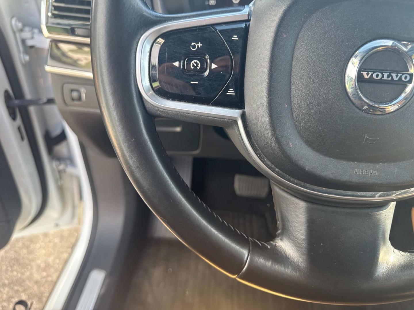 2017 Crystal White Pearl Metallic /Amber Volvo XC90 T6 AWD 7-Passenger Momentum (YV4A22PK3H1) , N/A transmission, located at 6904 Johnston St., Lafayette, LA, 70503, (337) 988-1960, 30.143589, -92.100601 - Photo#28