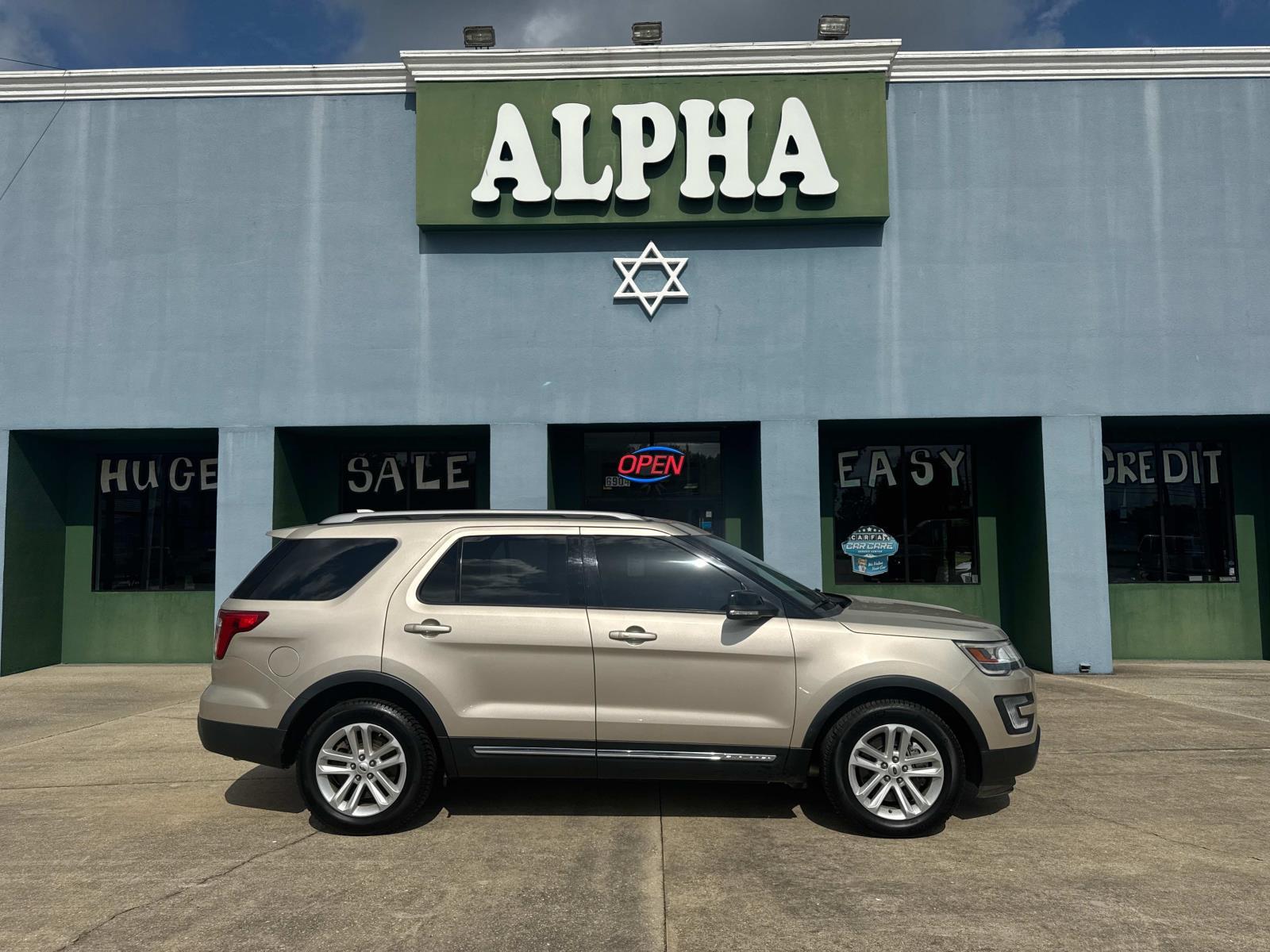 photo of 2017 Ford Explorer XLT FWD