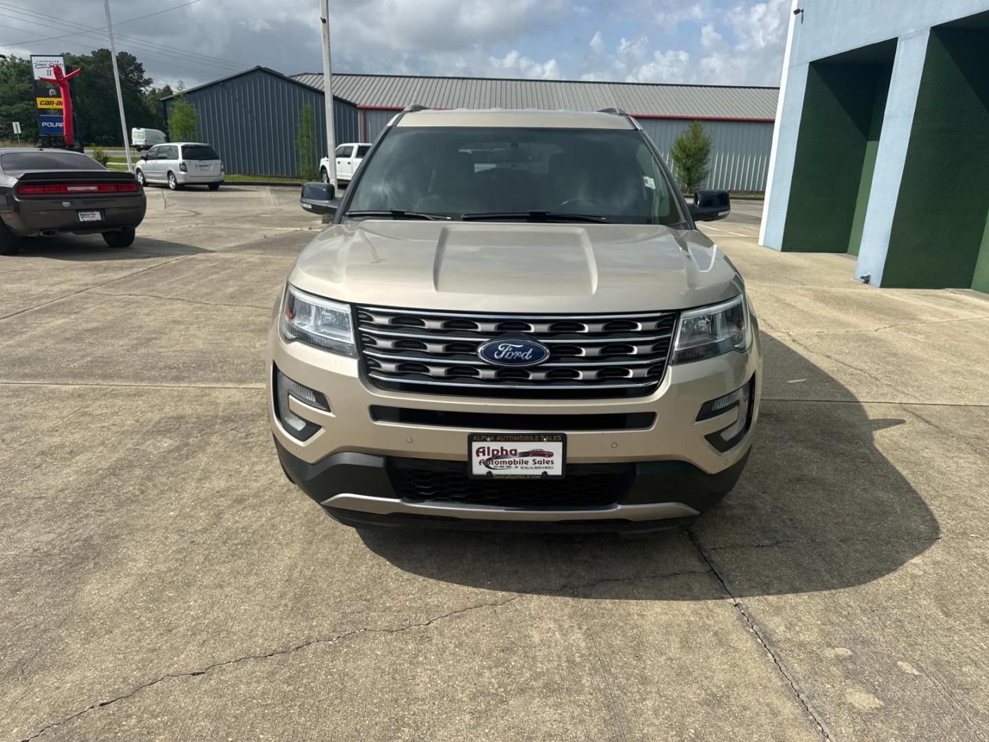 2017 Gold /Medium Light Camel Ford Explorer XLT FWD (1FM5K7DHXHG) , Automatic transmission, located at 6904 Johnston St., Lafayette, LA, 70503, (337) 988-1960, 30.143589, -92.100601 - Photo#2
