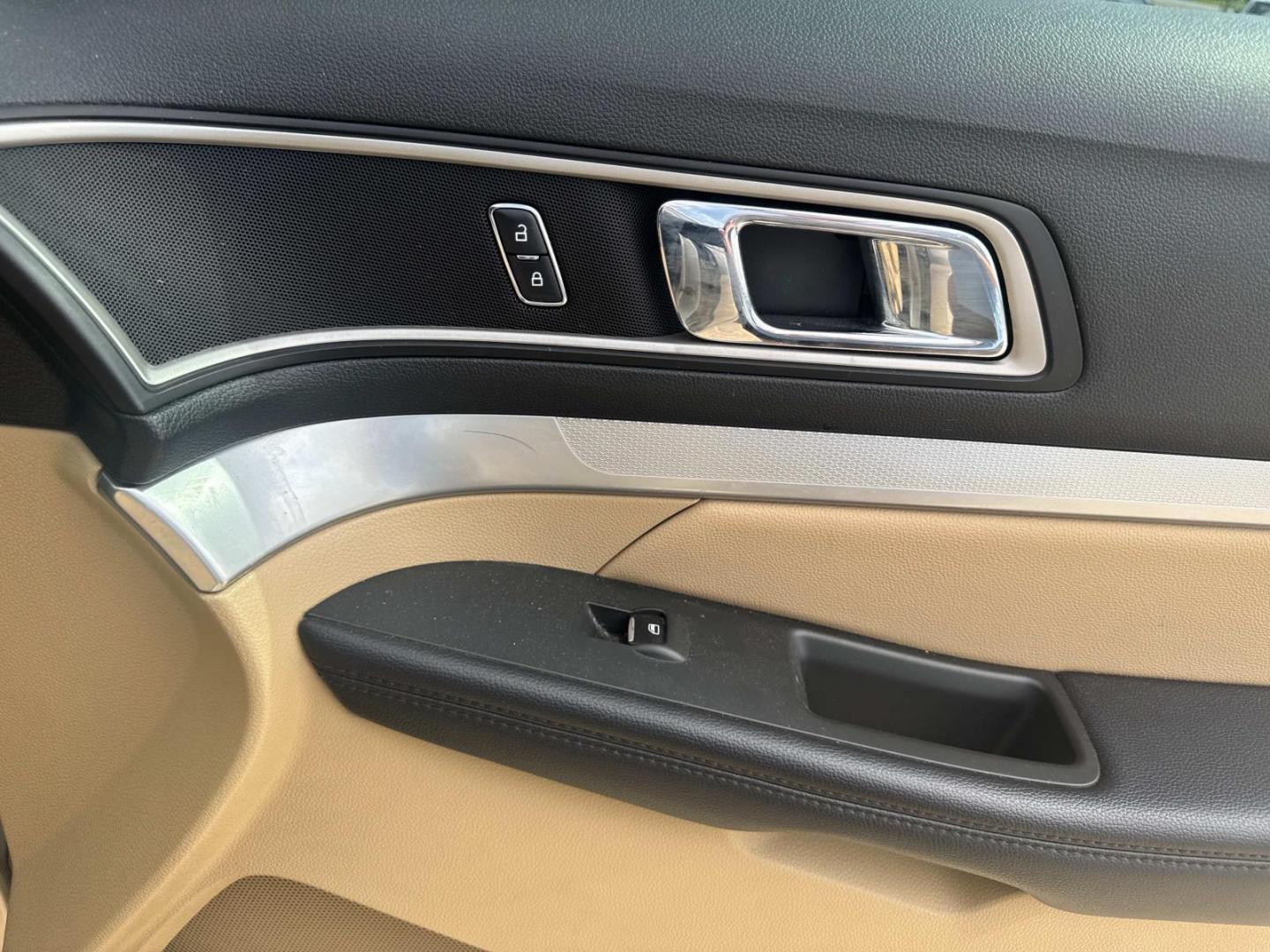 2017 Gold /Medium Light Camel Ford Explorer XLT FWD (1FM5K7DHXHG) , Automatic transmission, located at 6904 Johnston St., Lafayette, LA, 70503, (337) 988-1960, 30.143589, -92.100601 - Photo#18
