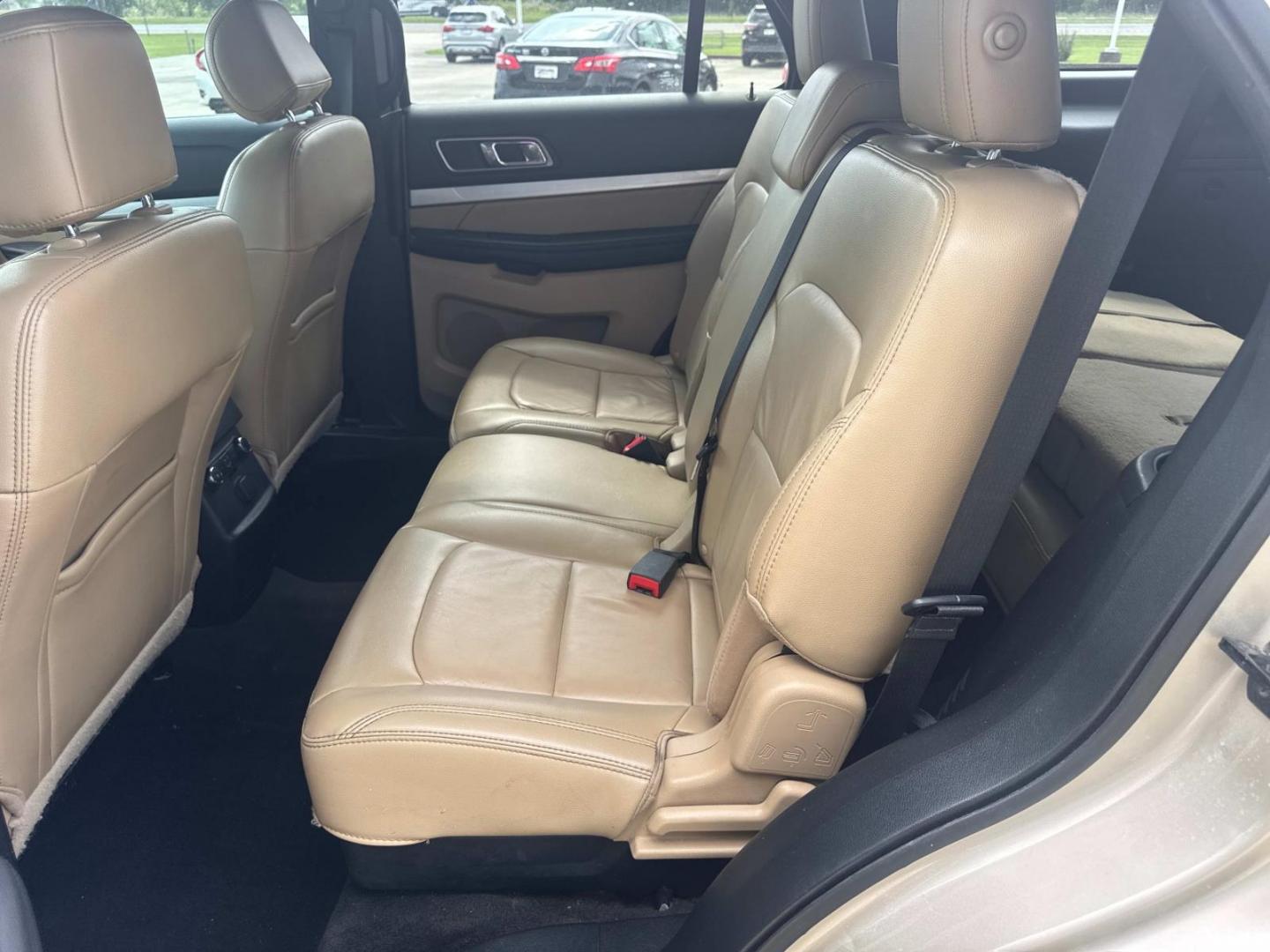 2017 Gold /Medium Light Camel Ford Explorer XLT FWD (1FM5K7DHXHG) , Automatic transmission, located at 6904 Johnston St., Lafayette, LA, 70503, (337) 988-1960, 30.143589, -92.100601 - Photo#19