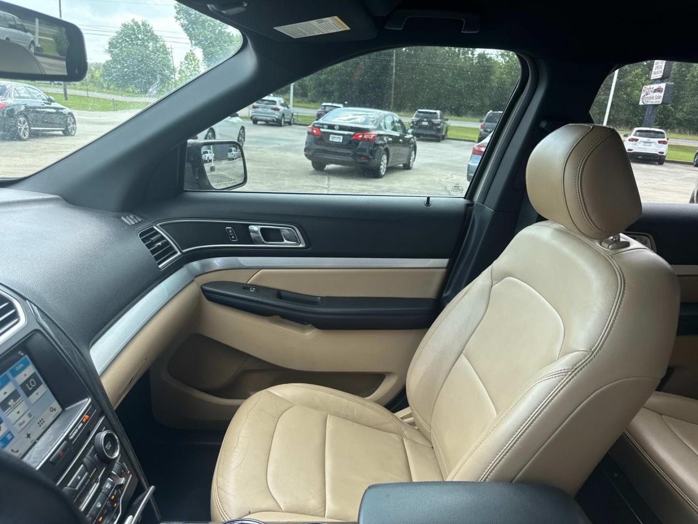 2017 Gold /Medium Light Camel Ford Explorer XLT FWD (1FM5K7DHXHG) , Automatic transmission, located at 6904 Johnston St., Lafayette, LA, 70503, (337) 988-1960, 30.143589, -92.100601 - Photo#20