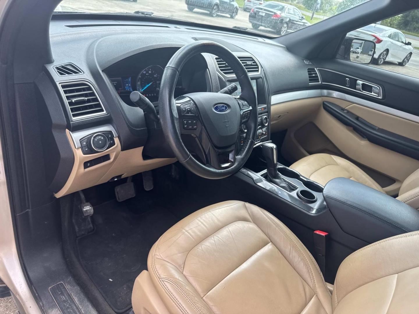2017 Gold /Medium Light Camel Ford Explorer XLT FWD (1FM5K7DHXHG) , Automatic transmission, located at 6904 Johnston St., Lafayette, LA, 70503, (337) 988-1960, 30.143589, -92.100601 - Photo#23