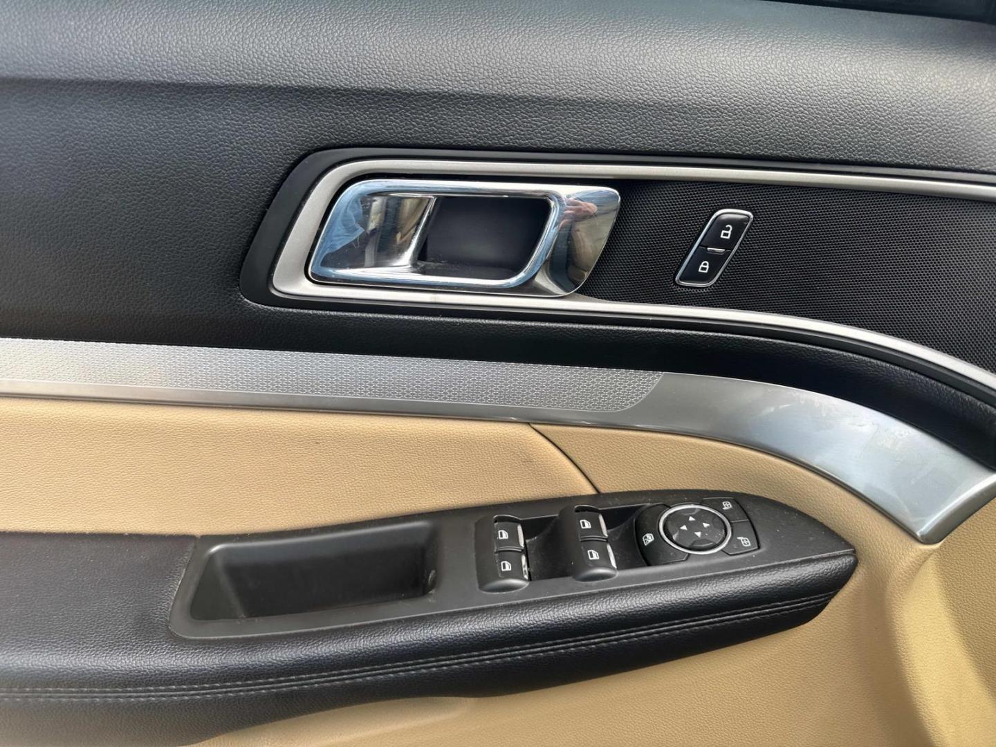 2017 Gold /Medium Light Camel Ford Explorer XLT FWD (1FM5K7DHXHG) , Automatic transmission, located at 6904 Johnston St., Lafayette, LA, 70503, (337) 988-1960, 30.143589, -92.100601 - Photo#25