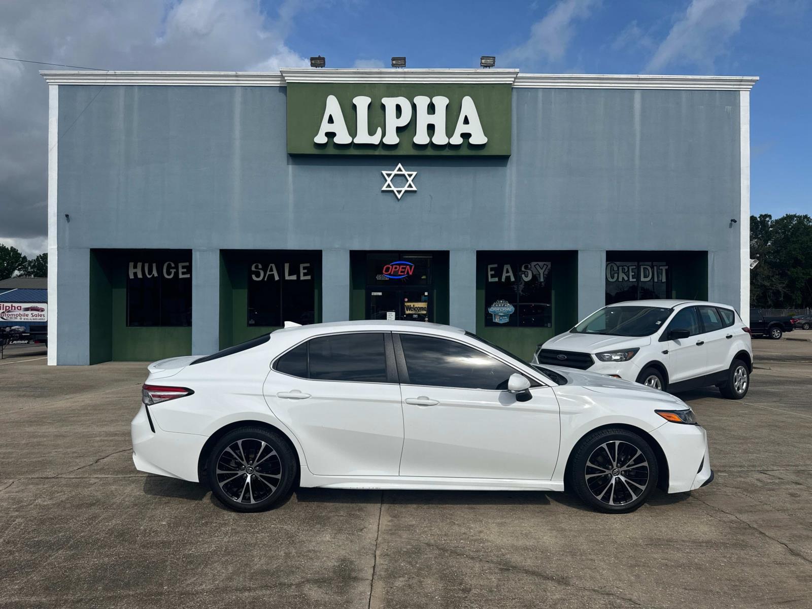 photo of 2020 Toyota Camry SE Auto (Natl)