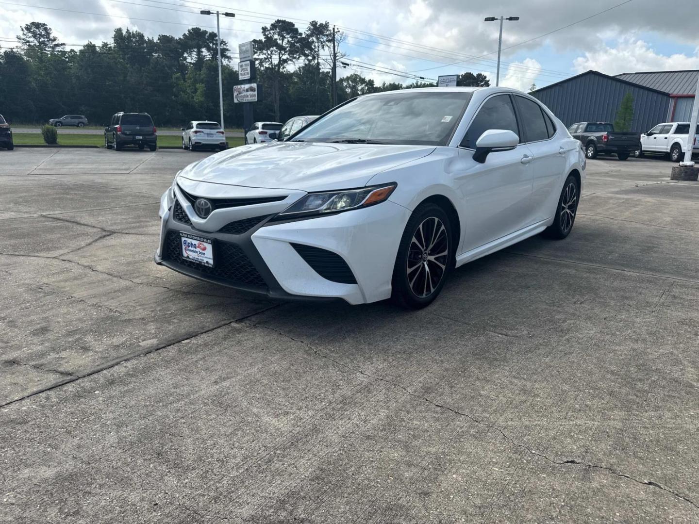 2020 White /Black Toyota Camry SE Auto (Natl) (4T1M11AK1LU) , Automatic transmission, located at 6904 Johnston St., Lafayette, LA, 70503, (337) 988-1960, 30.143589, -92.100601 - Photo#3