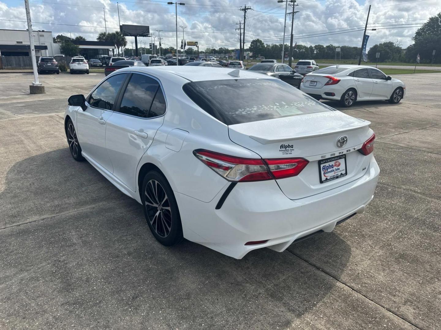 2020 White /Black Toyota Camry SE Auto (Natl) (4T1M11AK1LU) , Automatic transmission, located at 6904 Johnston St., Lafayette, LA, 70503, (337) 988-1960, 30.143589, -92.100601 - Photo#7