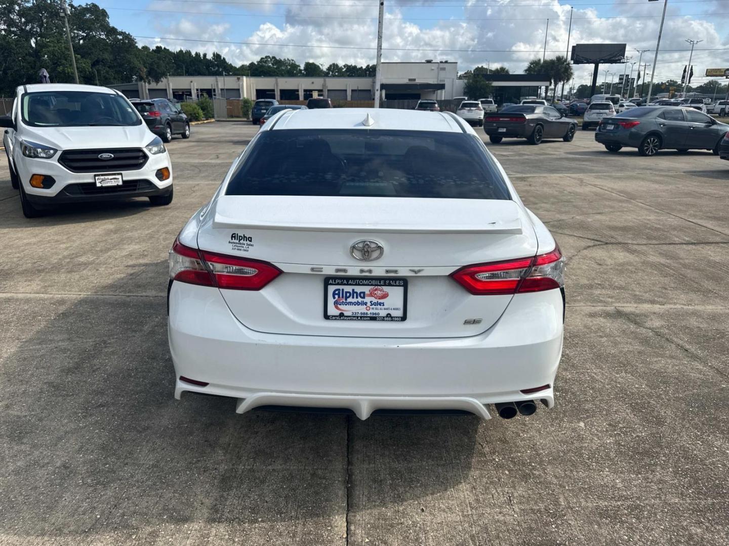 2020 White /Black Toyota Camry SE Auto (Natl) (4T1M11AK1LU) , Automatic transmission, located at 6904 Johnston St., Lafayette, LA, 70503, (337) 988-1960, 30.143589, -92.100601 - Photo#9
