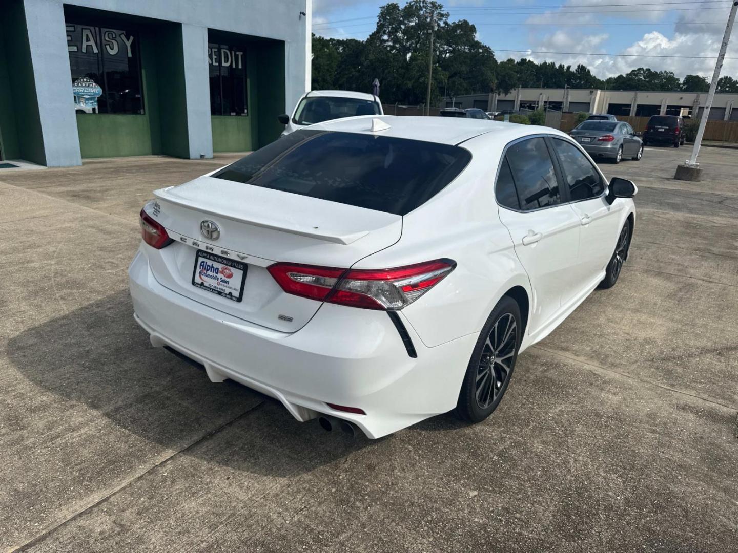 2020 White /Black Toyota Camry SE Auto (Natl) (4T1M11AK1LU) , Automatic transmission, located at 6904 Johnston St., Lafayette, LA, 70503, (337) 988-1960, 30.143589, -92.100601 - Photo#11