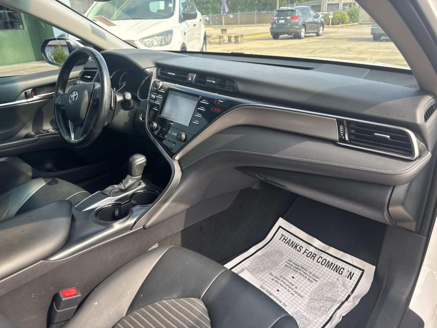 2020 White /Black Toyota Camry SE Auto (Natl) (4T1M11AK1LU) , Automatic transmission, located at 6904 Johnston St., Lafayette, LA, 70503, (337) 988-1960, 30.143589, -92.100601 - Photo#16