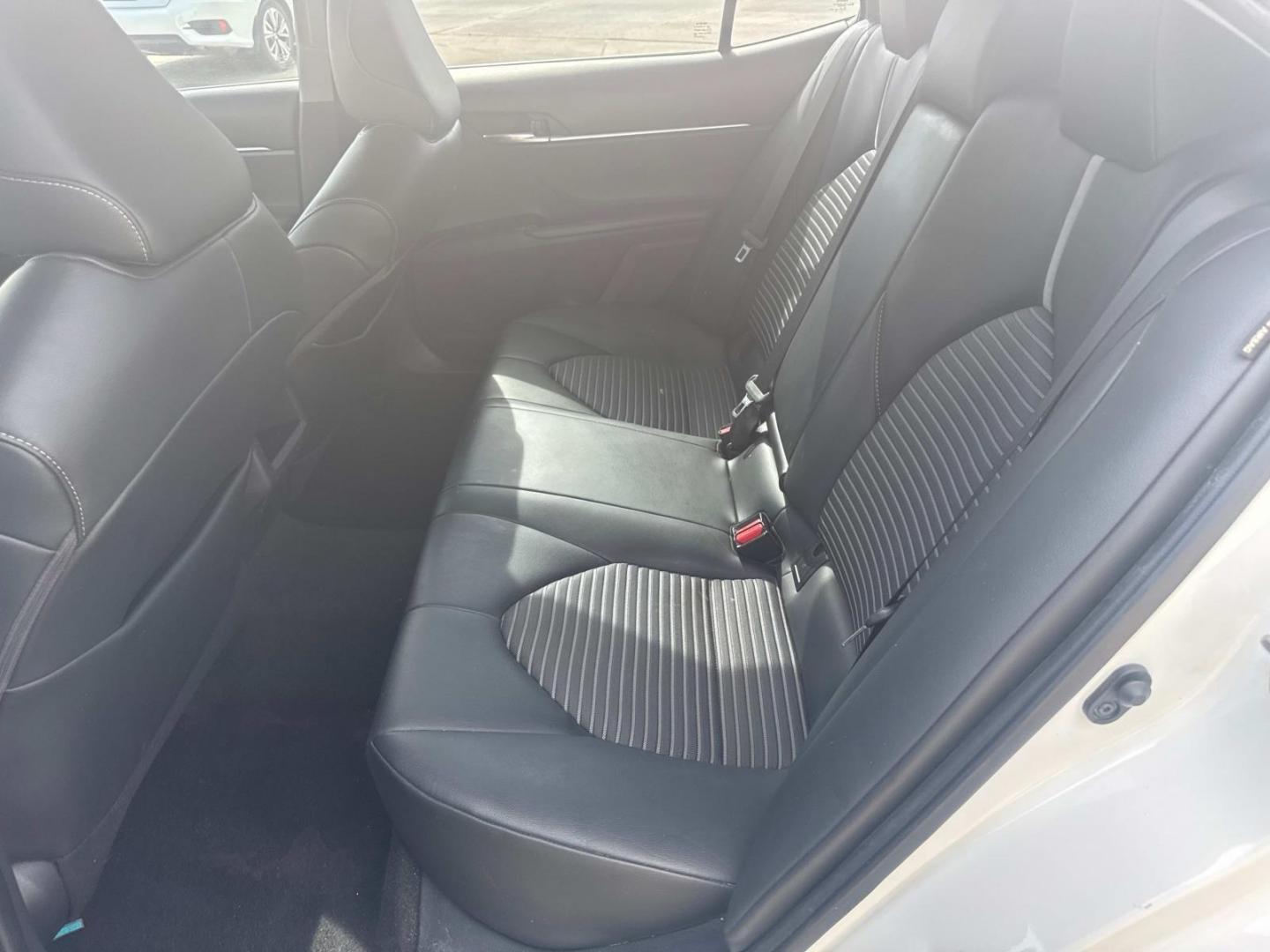 2020 White /Black Toyota Camry SE Auto (Natl) (4T1M11AK1LU) , Automatic transmission, located at 6904 Johnston St., Lafayette, LA, 70503, (337) 988-1960, 30.143589, -92.100601 - Photo#19