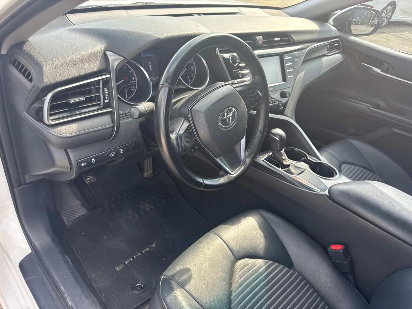2020 White /Black Toyota Camry SE Auto (Natl) (4T1M11AK1LU) , Automatic transmission, located at 6904 Johnston St., Lafayette, LA, 70503, (337) 988-1960, 30.143589, -92.100601 - Photo#22