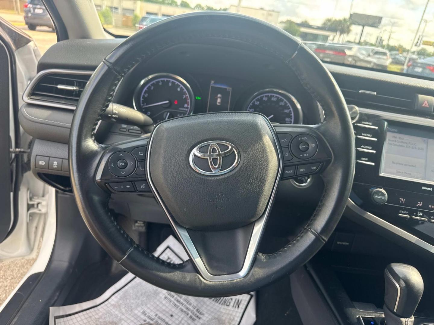 2020 White /Black Toyota Camry SE Auto (Natl) (4T1M11AK1LU) , Automatic transmission, located at 6904 Johnston St., Lafayette, LA, 70503, (337) 988-1960, 30.143589, -92.100601 - Photo#25