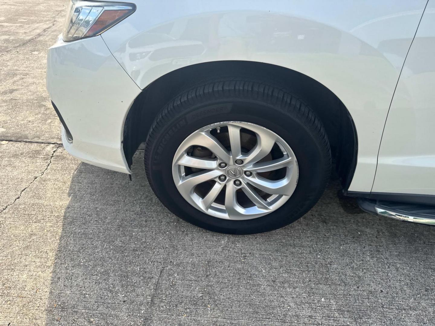 2018 White /Black Acura RDX FWD w/Technology Pkg (5J8TB3H59JL) , Automatic transmission, located at 6904 Johnston St., Lafayette, LA, 70503, (337) 988-1960, 30.143589, -92.100601 - Photo#7