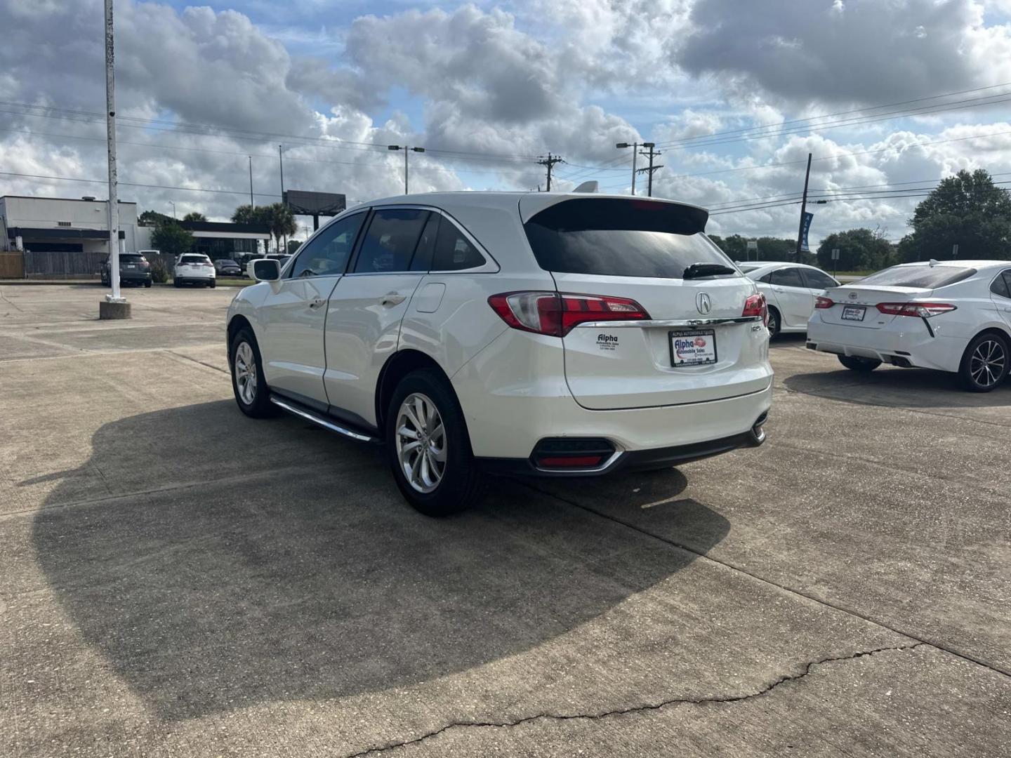 2018 White /Black Acura RDX FWD w/Technology Pkg (5J8TB3H59JL) , Automatic transmission, located at 6904 Johnston St., Lafayette, LA, 70503, (337) 988-1960, 30.143589, -92.100601 - Photo#9